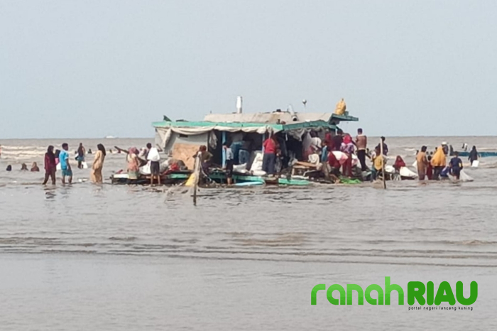 Kapal Muatan Sembako Karam di Perairan Bengkalis, 7 Awak Kapal berhasil Selamat