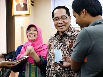 Ssst...Politisi Golkar Mencocokkan Andi Rachman Duet Intsiawati Ayus