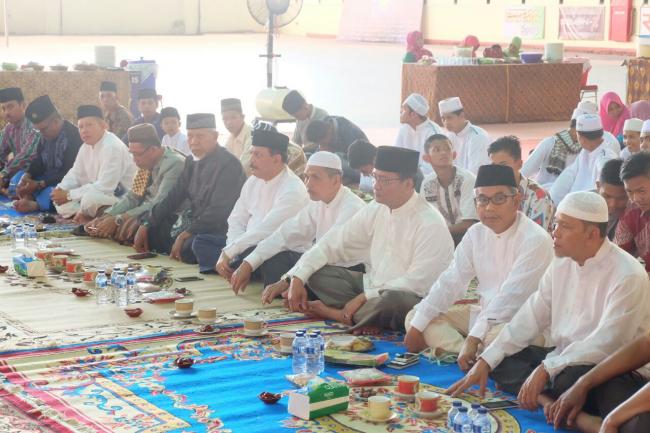 Kwarcab 04.02 Inhil Laksanakan Buka Puasa Bersama dan Menyalurkan Sejumlah Santunan