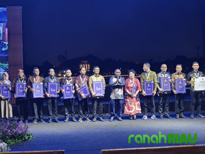 Pemprov Riau Terima predikat Terbaik Penghargaan HAM dari menteri Natalius Pigai