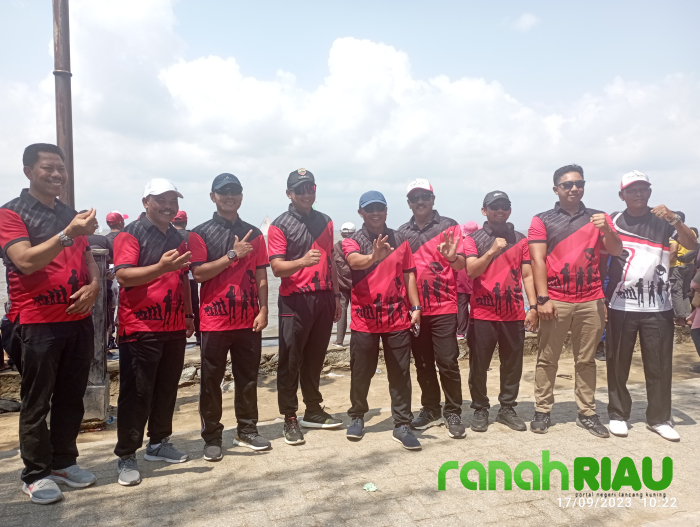 Resmi, Wabup Bengkalis Buka Lomba Olahraga Tradisional Sampan Layar