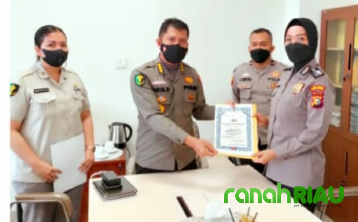 Kasi Dokkes Polres Kuansing Terima Penghargaan Kinerja Terbaik Sepanjang Tahun 2021