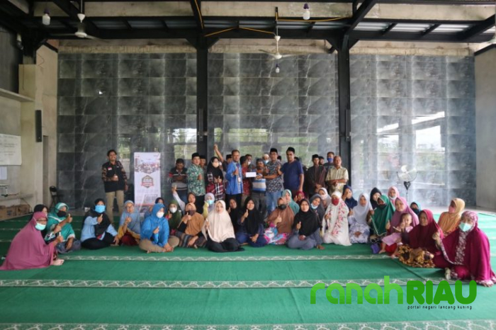 Berbagi Keceriaan sambut Lebaran Lazismu Pekanbaru bersama Lingga Cargo di Sidomulyo Timur