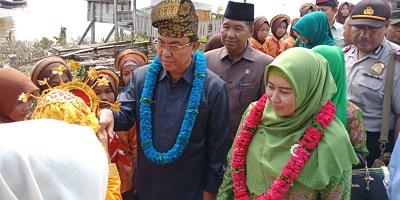 Bupati Inhil Lantik Kades Rantau Panjang Enok