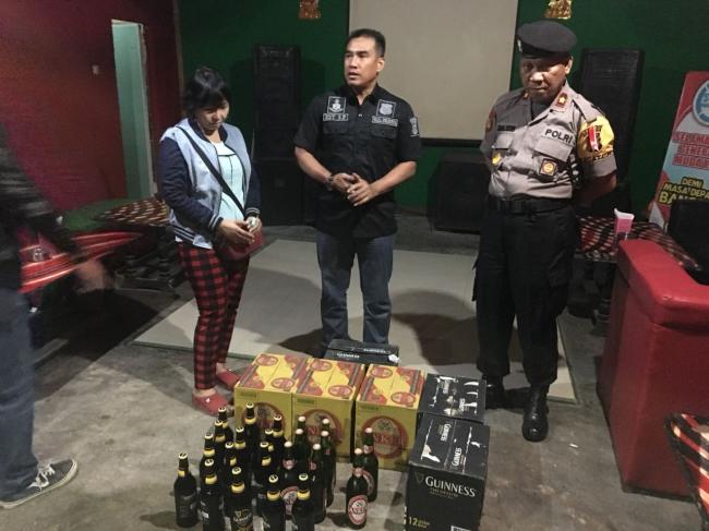 Polresta Pekanbaru Berhasil Mengamankan 350 Botol Miras Ilegal