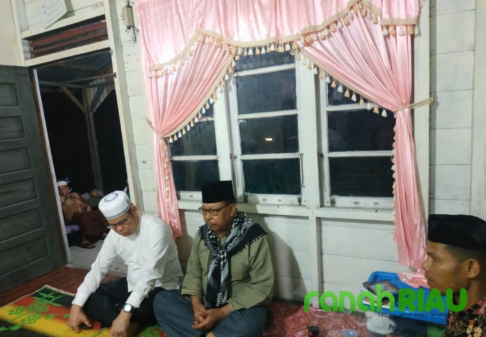 Berduka, H. Muhammad Hadir Dirumah Keluarga H.M. Suyud