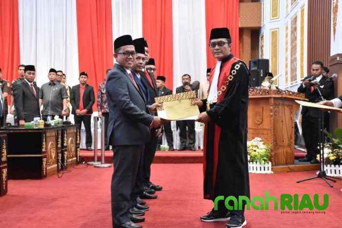 Ketua dan Wakil Ketua DPRD Pekanbaru Dilantik