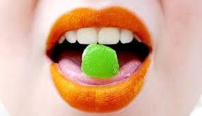 Gula punya peran besar dalam menggangu kesehatan gigi