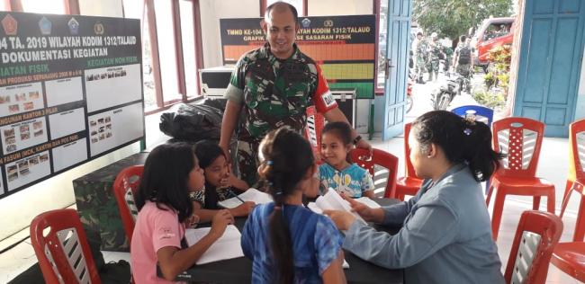 Dansatgas TMMD ke-104 Beri Apresiasi Atas Kegiatan Belajar Sore Hari