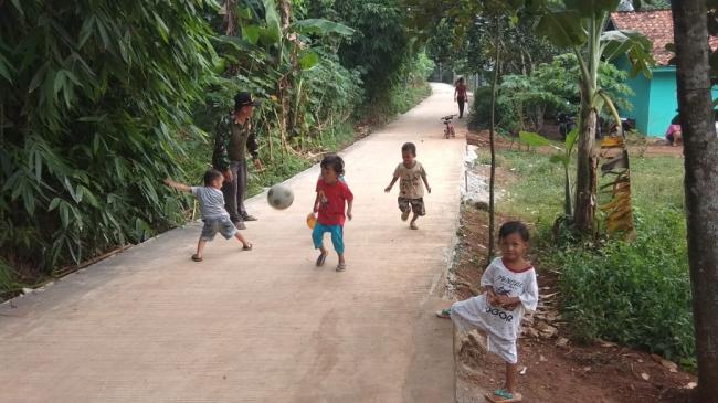 Terima Kasih Pak Tentara, Kini Kami Bisa Bermain Di Jalan