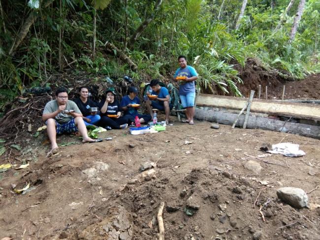 Cerita mahasiswa, harus makan di lokasi