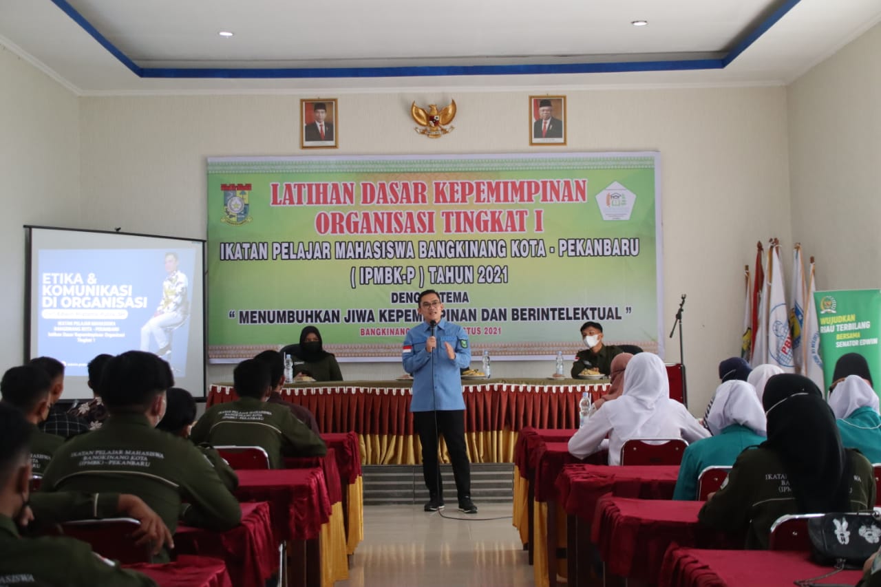 Senator Edwin Sebut Anak Kampung Harus Bisa Bersaing di Nasional