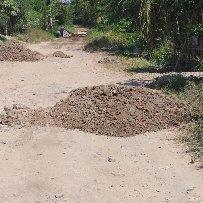 Berkah Penjual Es Krim Di Lokasi Upacara TMMD 104