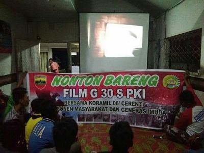 Wahhh Seru.. Masyarakat Cerenti dan TNI Berbaur Nobar Film Penghianatan PKI