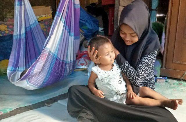 Andini, Gadis Kecil yang Hidupi Dua Adik Balitanya Dapat Beasiswa