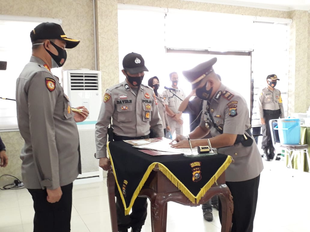 Kapolresta Pimpin Sertijab Kapolsek dan Kabagren