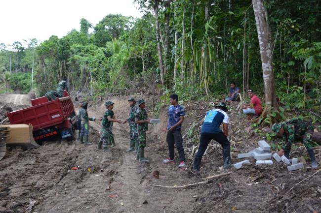 Kondisi Apapun, Satgas TMMD Tak Pernah Gentar dan Terus Bekerja