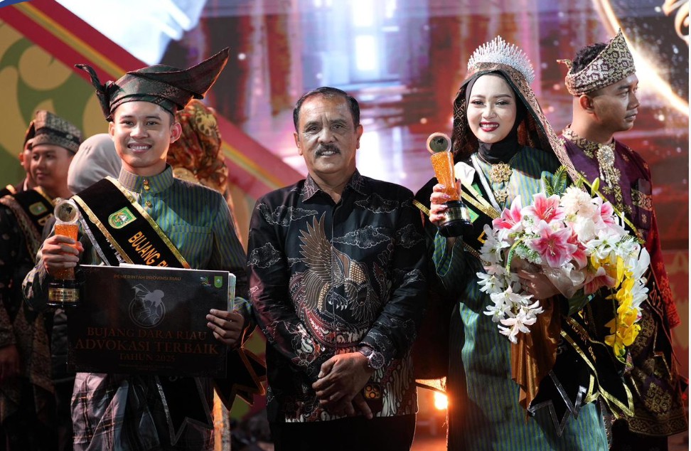 Bupati Bengkalis Ucapkan Selamat Atas Diajeng dan Rafi Dinobatkan Bujang dan Dara Riau 2025