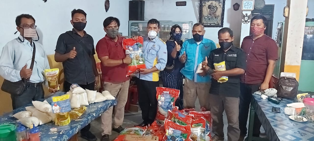 Relawan Kasmarni Bagi Sembako Kepada GWI Bengkalis, Peduli Wartawan Dampak Covid-19