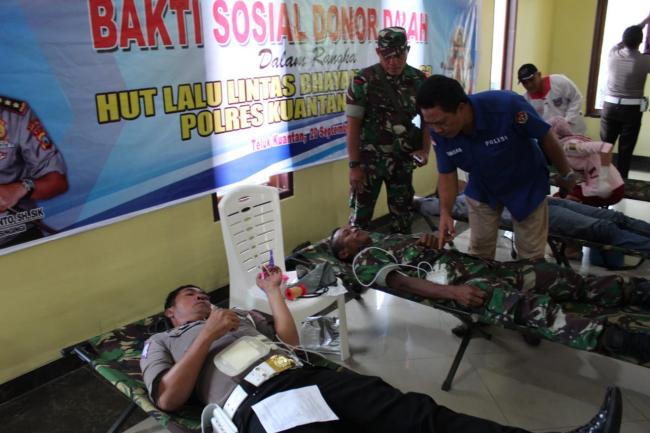 HUT Lantas Bhayangkara ke-63, Polres Kuansing Donorkan 29 kantong Darah