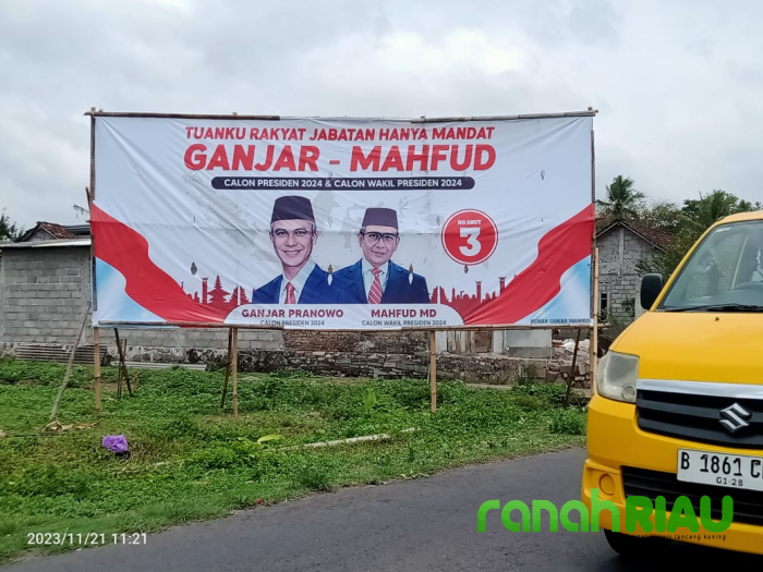 Bentangkan Spanduk Besar, Relawan Rumah Ganjar Jogja terus Bergerak ke Lapangan