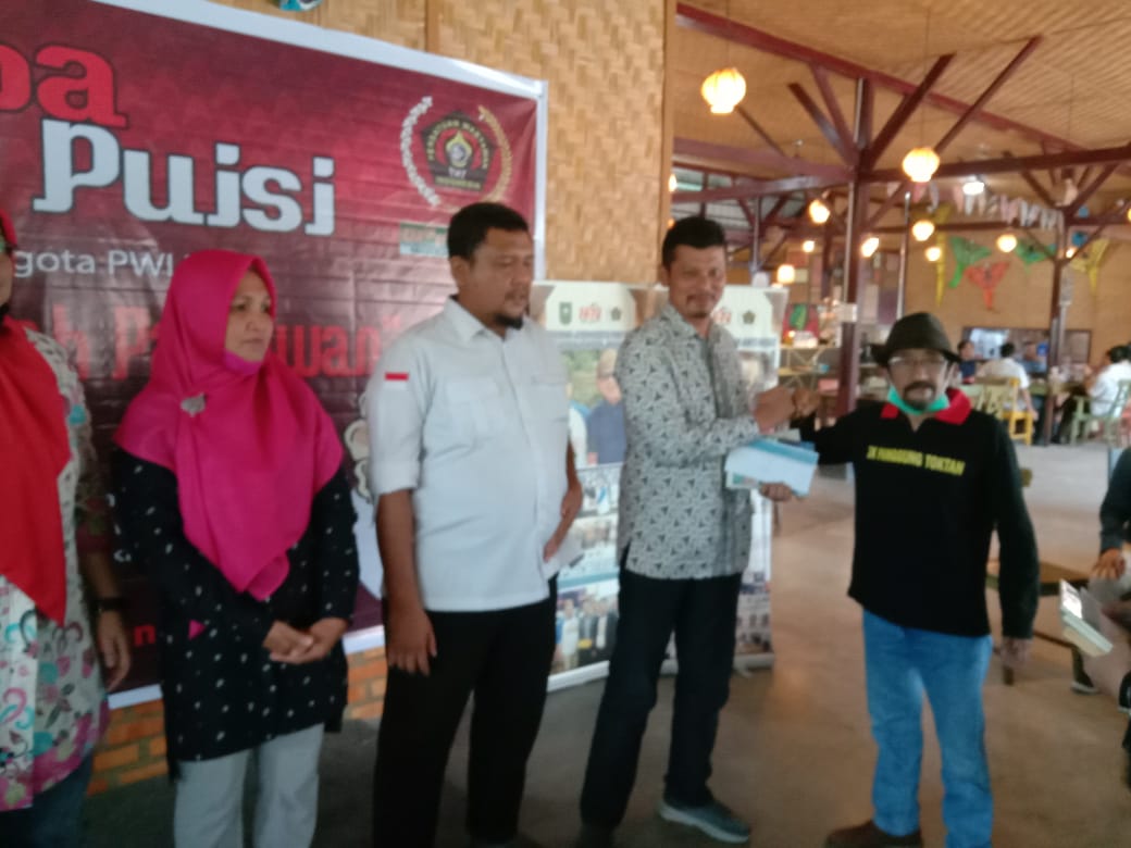 Abdul Kadir Bey Juara Lomba Baca Puisi Antar Wartawan se PWI Riau