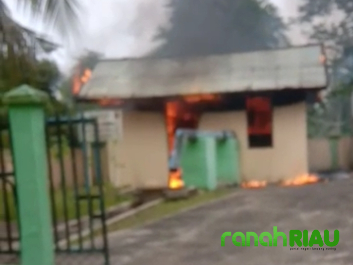 Asset Pemda Kuansing Terbakar, Tiga Unit Damkar Dikerahkan Ke Lokasi.!