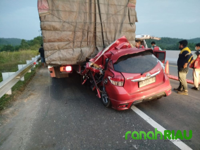 Ngantuk di Tol Pekanbaru-Dumai, Nyawa Melayang: Toyota Yaris Hantam Truk Fuso, Pengemudi Tewas