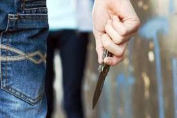 Menyeberang di JPO Jalan Sudirman Pekanbaru, Karyawan Swasta Ditodong Pisau