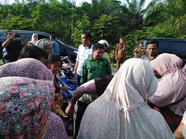 Kunjungi Korban Banjir, Sardiyono Serahkan Bantuan Sembako dan Obat-obatan.