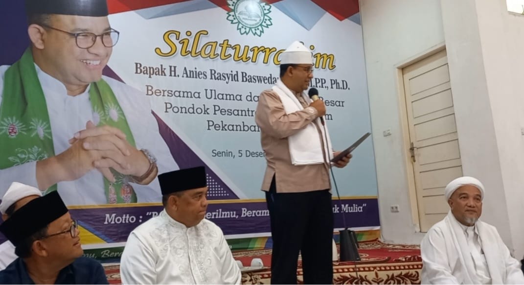 Anies Disambut Alunan Sholawat di Pesatren Babussalam Pekanbaru