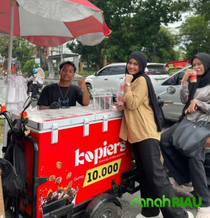 Tren Kopi Keliling: Sensasi Ngopi Murah dan Kekinian, Merajai Jalanan