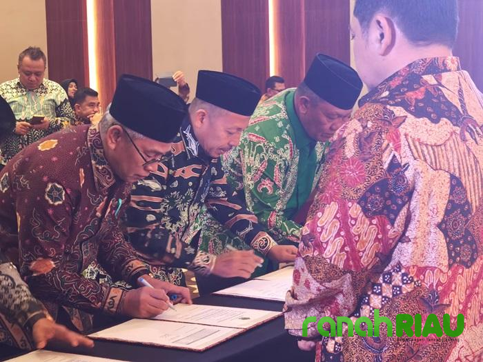 Tandatangani Komitmen Kinerja, Muliardi Tekankan Pentingnya Target