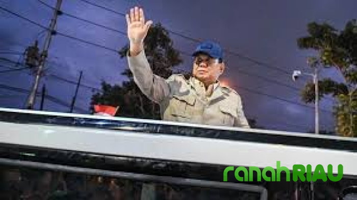 Dijadwalkan hadiri Peringatan Hari Buruh Internasional, Prabowo Naik Maung 