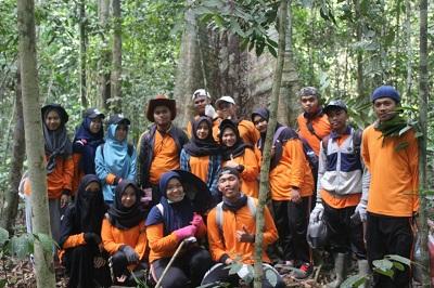 Anggrek Langkah, Komunitas Pecinta Anggrek UNIKS Berhasil Inventarisasi Hutan Lindung