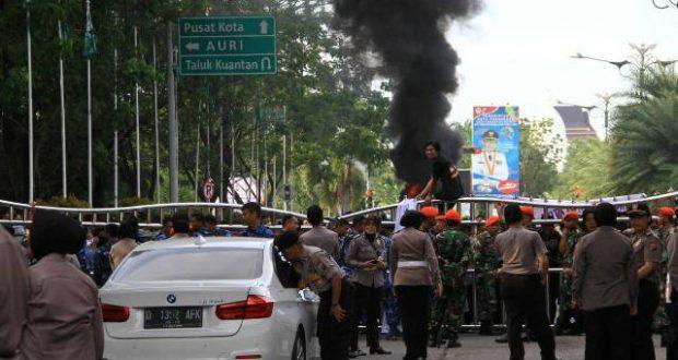 Neno Warisman Dihadang, Aktifis Kampus Protes Keras...