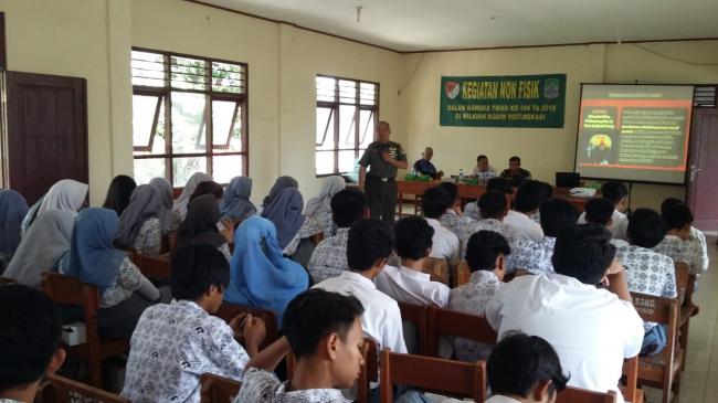 Di Kunjungi Jendral Bintang Dua, Warga Terharu.