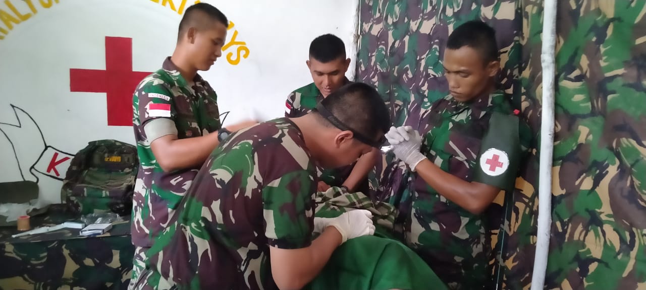 Kartika Satgas Pamtas Yonif 133/YS berikan pengobatan dan sunat masal gratis