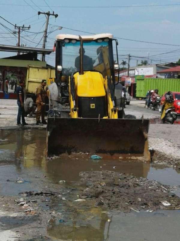 Dinas PUPR Kota Pekanbaru mulai melaksanakan perbaikan Jalan Suka Karya