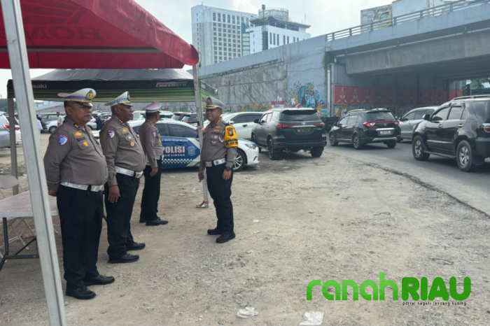 Kombes Taufiq Turun Langsung Atasi Kemacetan Parah di Pekanbaru