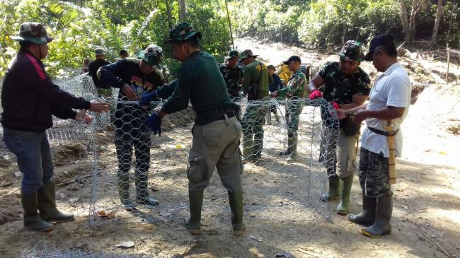 Pantang Surut Semangat Satgas TMMD 104 Punya Cara Tersendiri