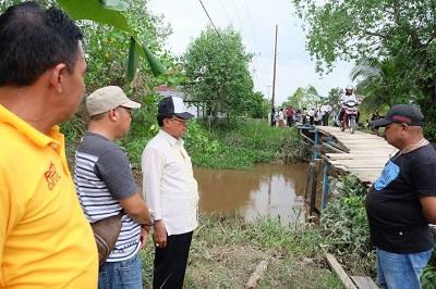 Bupati Inhil Pantau Langsung Kondisi Terkini Jembatan Yang Pernah Ambruk