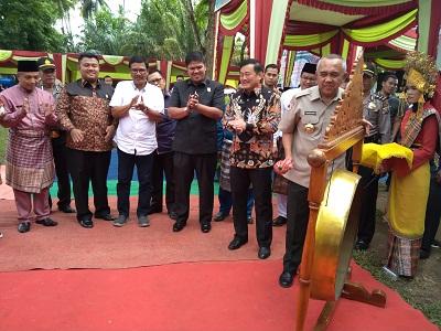 Gubri Resmi Buka Pacu Jalur Rayon II Kuansing