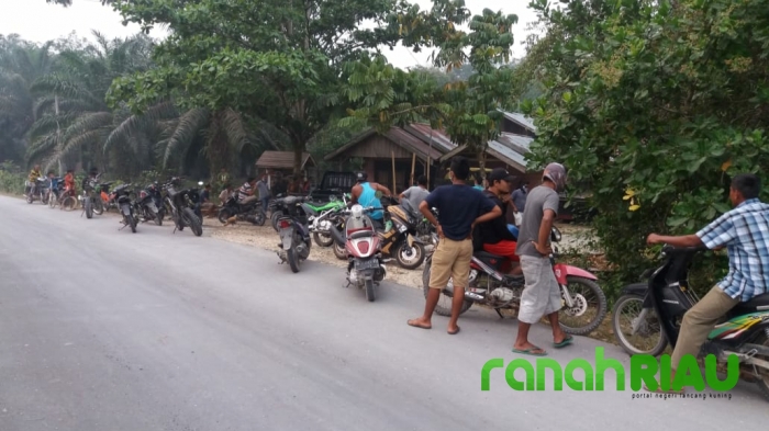 Masyarakat Pulau Padang Usir Buldozer Sewaan Koperasi Koto Intuk
