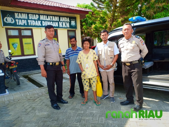 Anggota Bhabinkamtibmas Polsek Tambang Bantu Anak Terlantar Penderita epilepsi