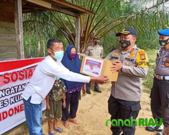 Sempena HUT RI KE - 75, Polres Kuansing Berbagi 1000 Paket Sembako Kepada Warga