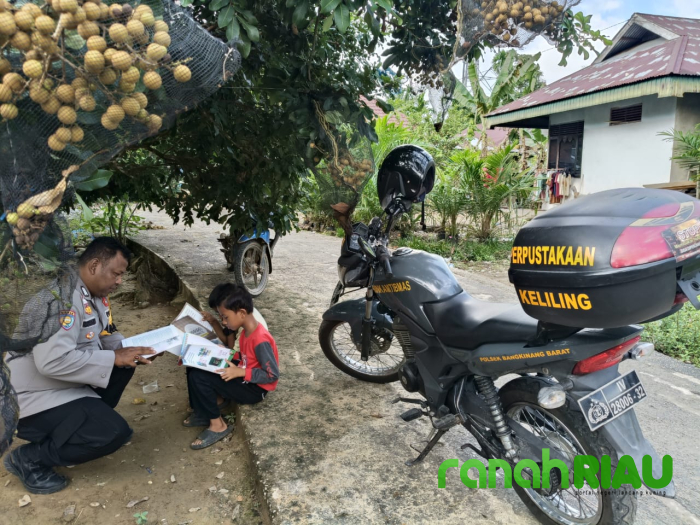 Ajak Anak belajar dan Bermain, Bripka Wawan sukses gelar Perpustakaan Keliling