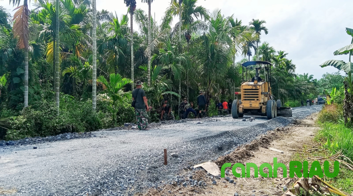 Hari Kesepuluh, TMMD 116 Kodim Inhil Masuk Tahap Pengerasan Badan Jalan