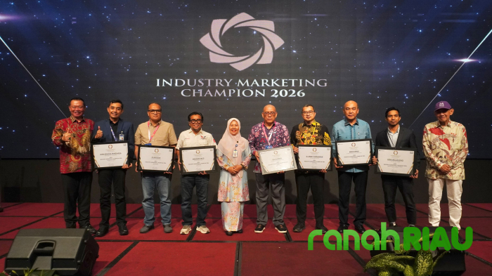 Hui Mandra Raih Industry Marketing Champion 2026, JNE Pekanbaru Perkuat Inovasi Logistik di Era AI