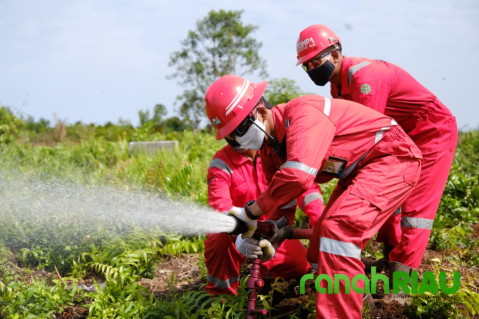 PT KPI RU Dumai dukung Upaya Pemadaman Karhutla di Selingsing